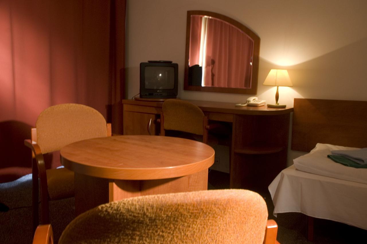 Hôtel Gwarek à Kudowa-Zdrój Extérieur photo